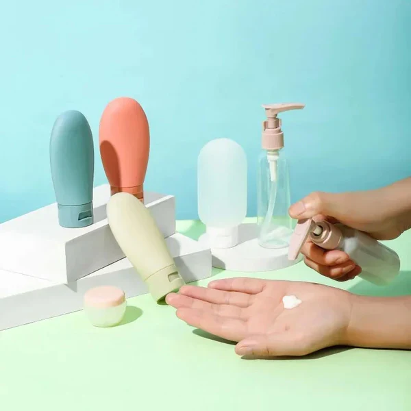 Ensemble de 11 flacons de voyage pour cosmétiques et articles de toilette